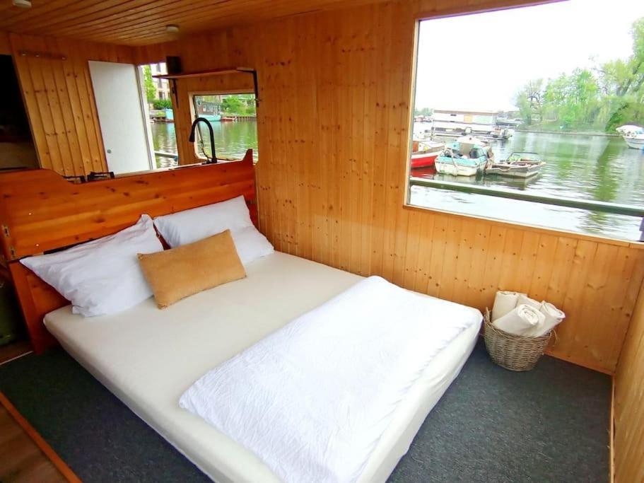 Botel Traum Am Wasser - Romantische Erholung In Berlin