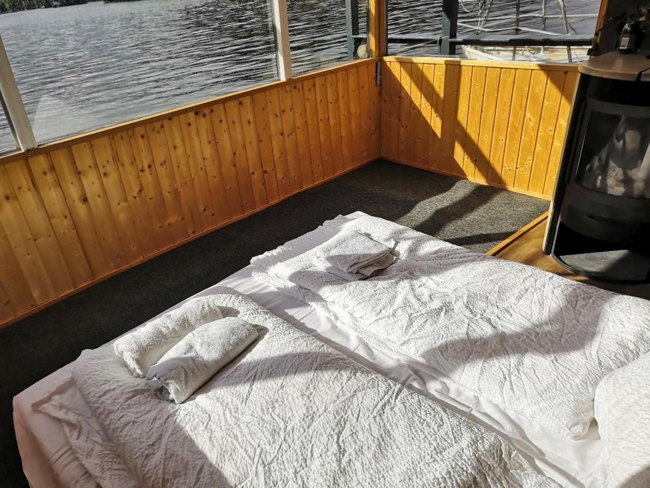Traum Am Wasser - Romantische Erholung In Botel