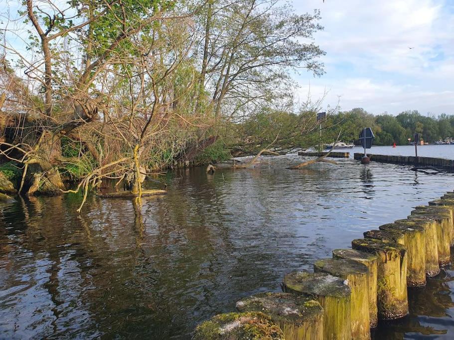 Traum Am Wasser - Romantische Erholung In Botel Berlin